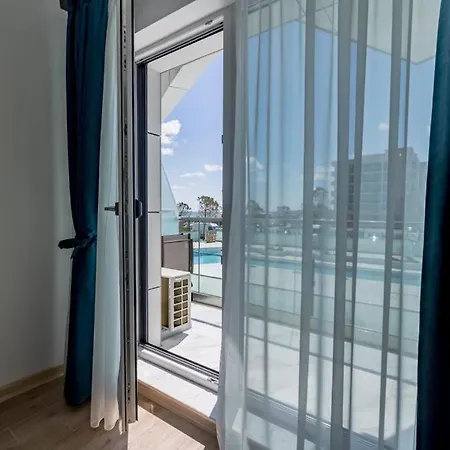Onix Infinity Pool & 18 Năvodari